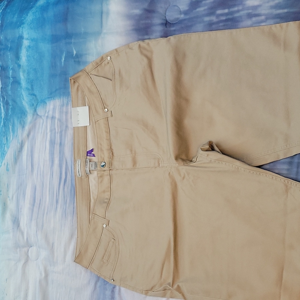 Tan capris